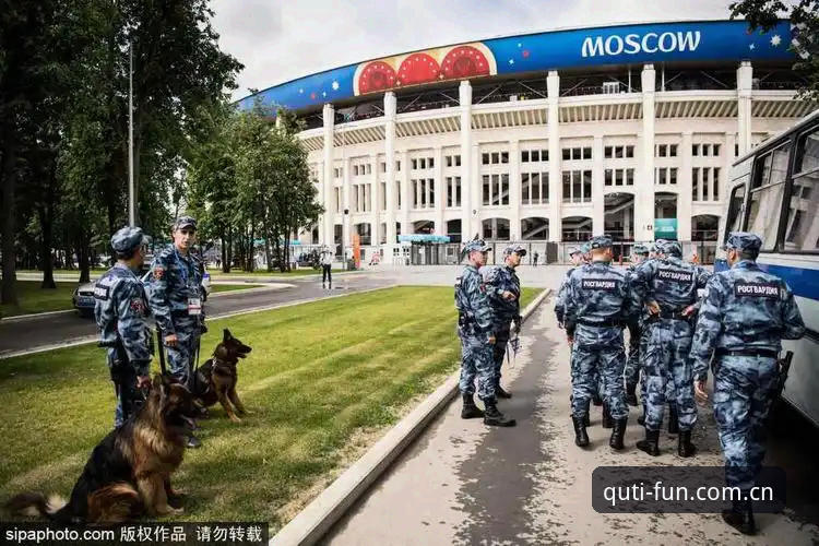 世界杯安保策略调整：趣体育平台带您解析英国警员赴美人数锐减背后原因